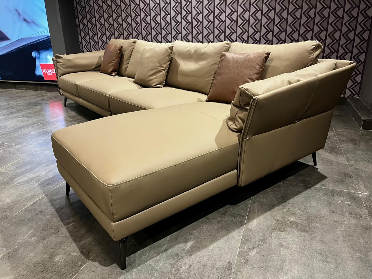 KUKA 130 - 3.5 SEATER+CHAISE - NAR