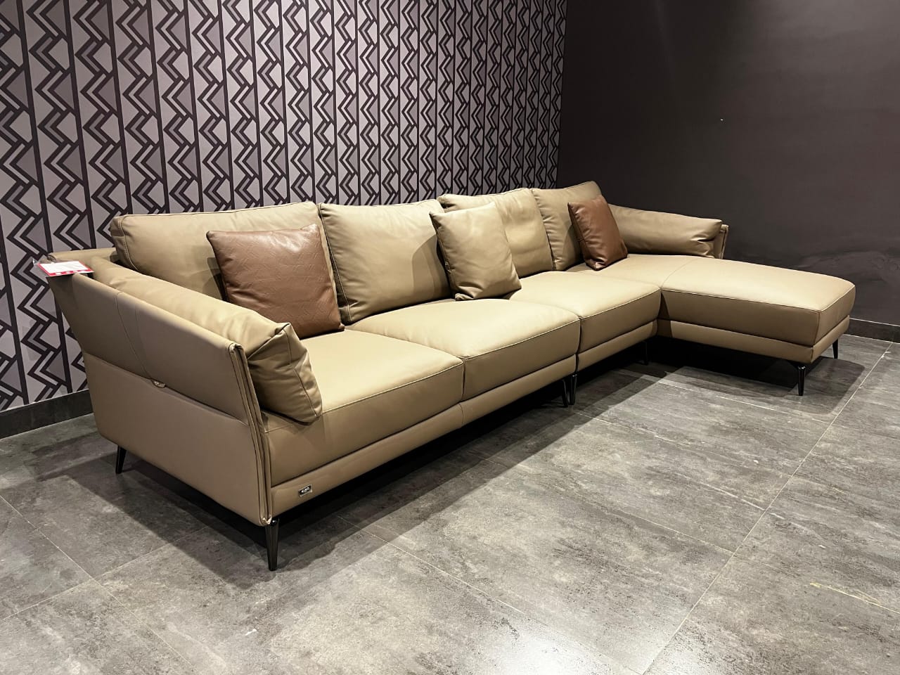 KUKA 130 - 3.5 SEATER+CHAISE - NAR