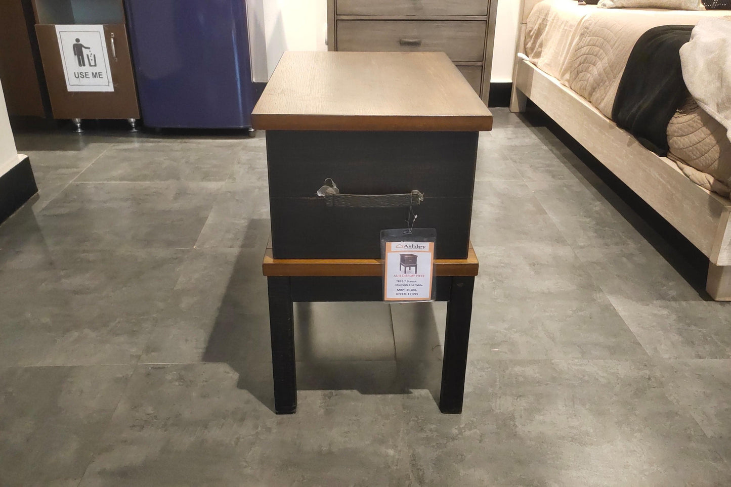 T892-7 - END TABLE - GB