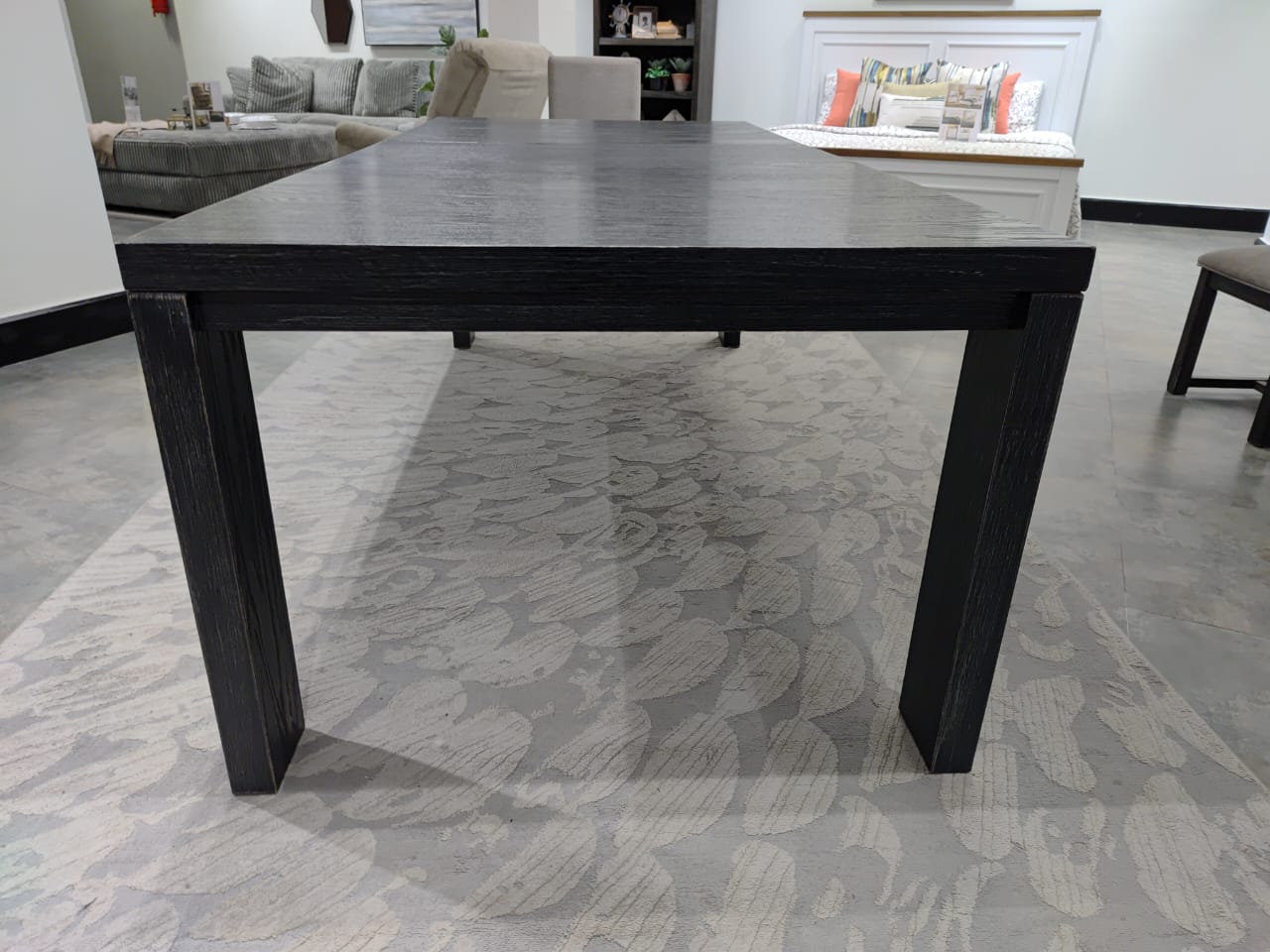 D749-35 - DINING TABLE - BH