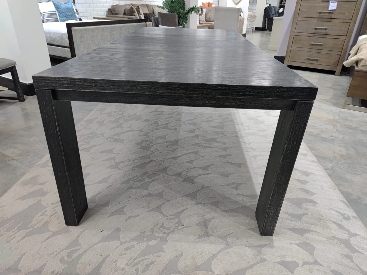 D749-35 - DINING TABLE - BH