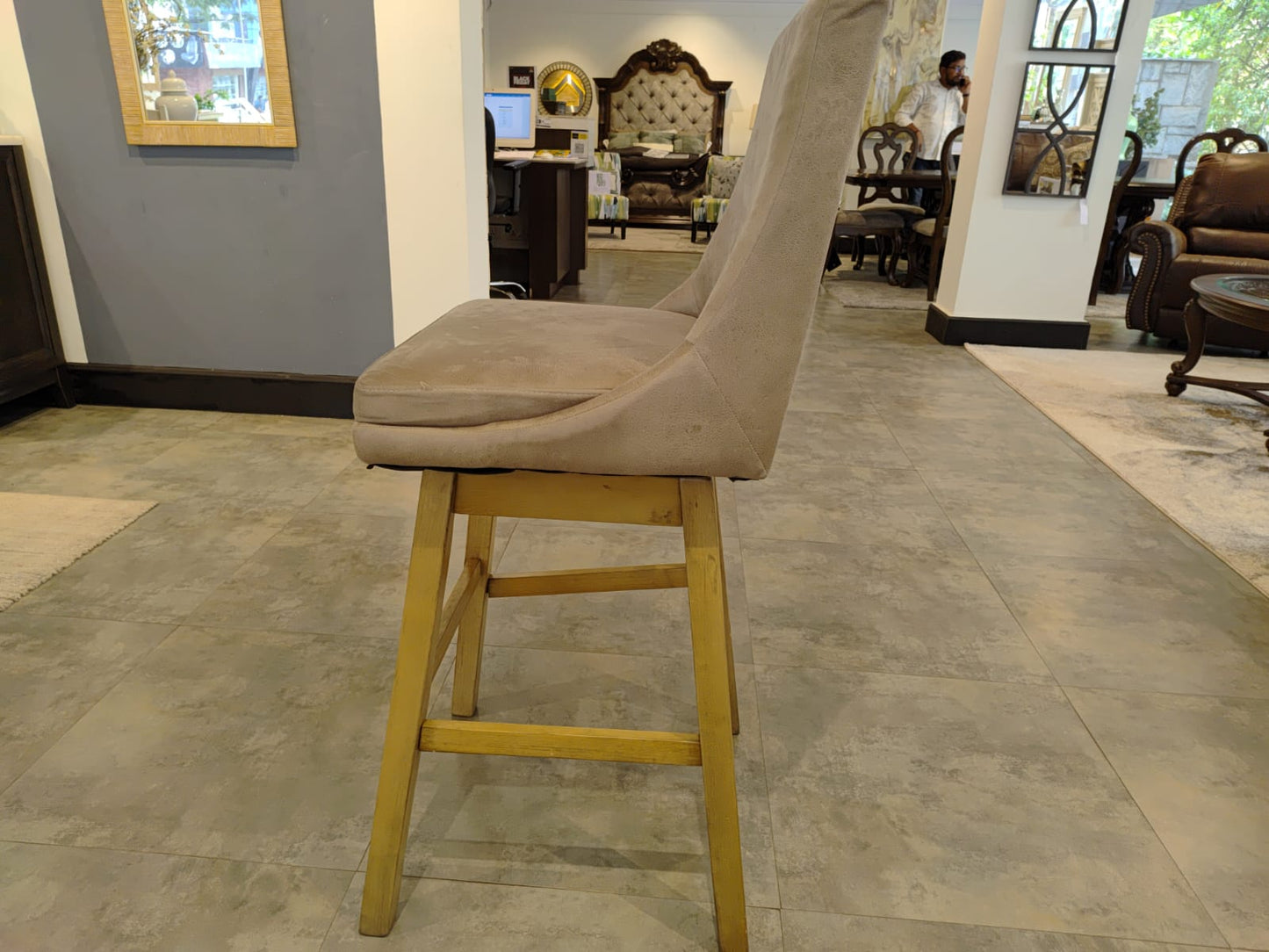 D380-430(1) - BAR STOOL - BH