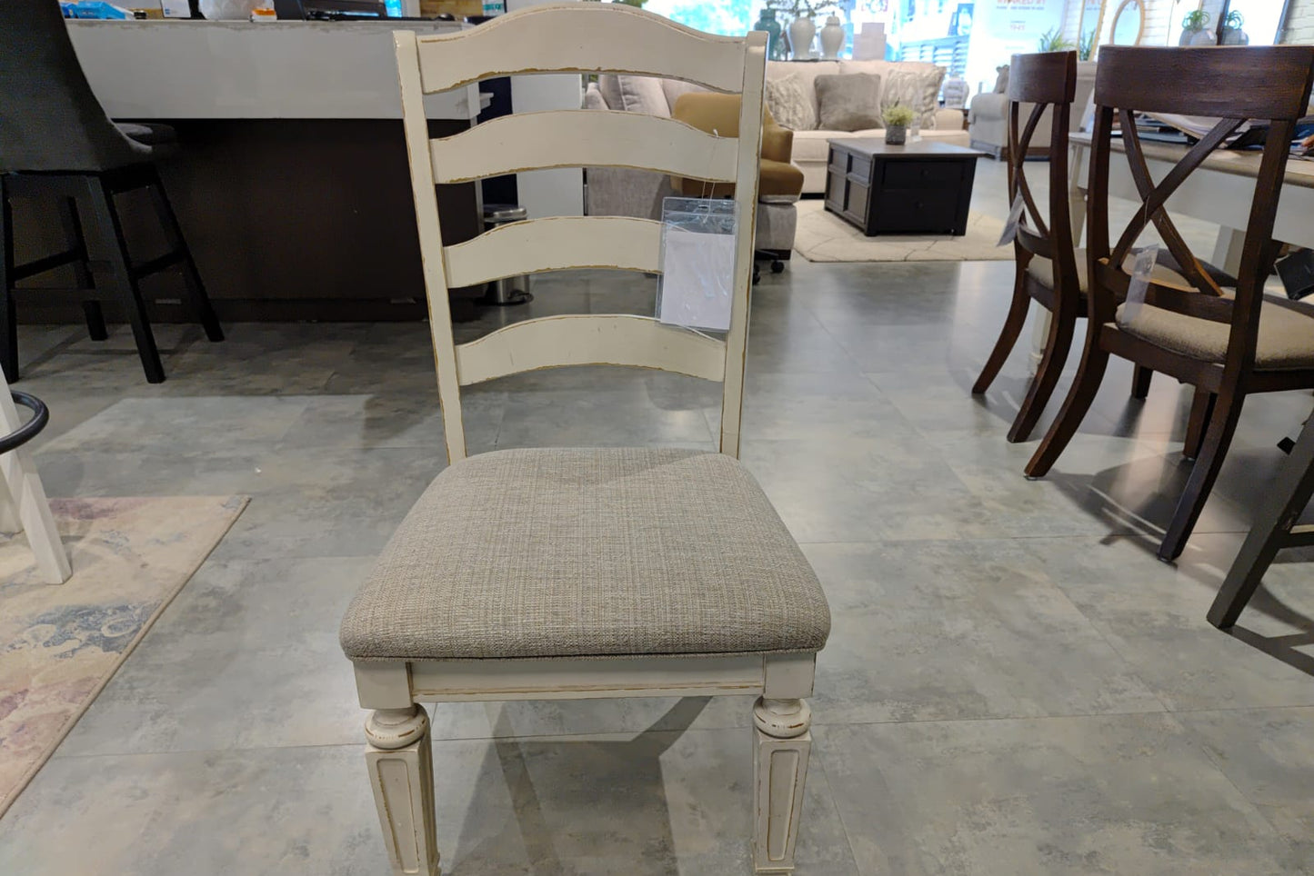 D743-01(3) - DINING CHAIR - BH