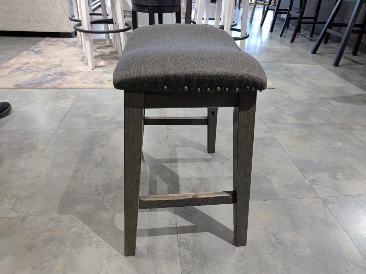 D388-024 - BAR STOOL - BH