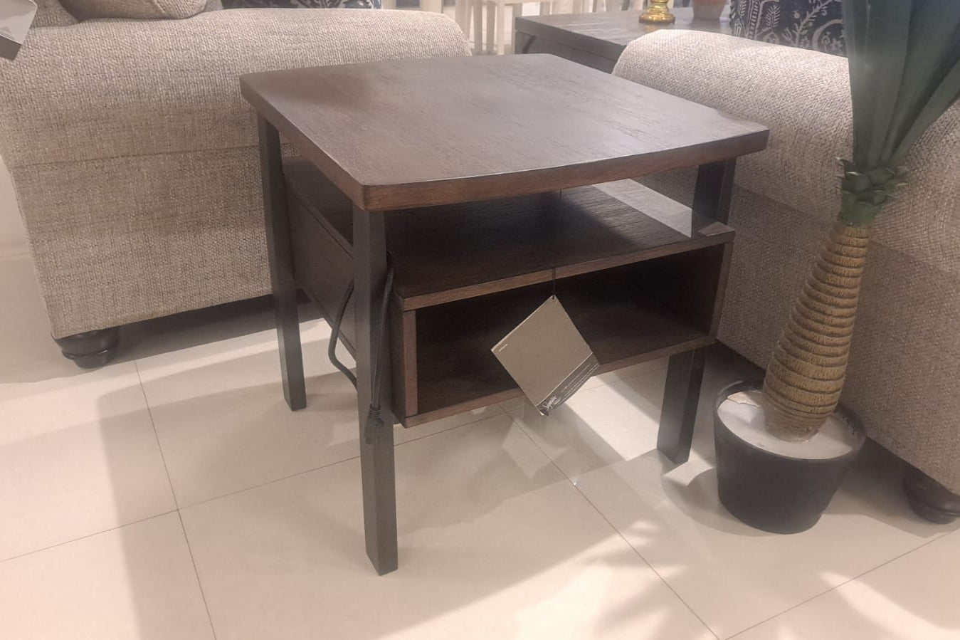 T758-3 - END TABLE - MDP