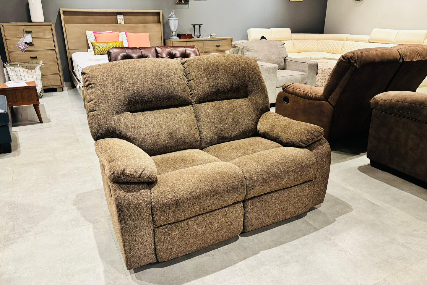 9389886 - 2 SEATER RECLINER(MANUAL) - OUTLET