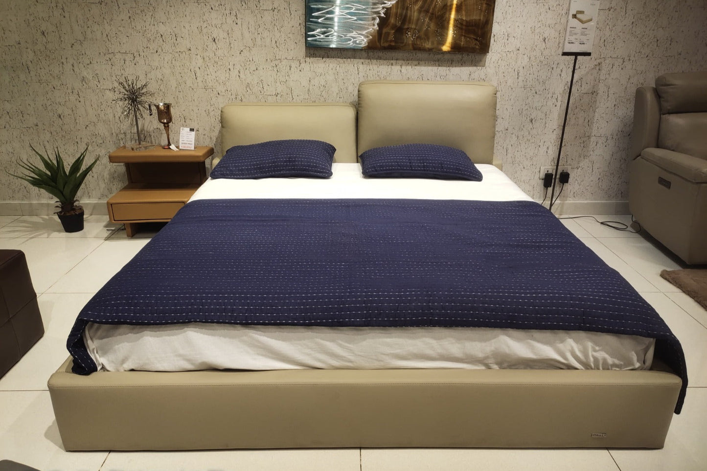 AW2301K-18 - KING BED - BH