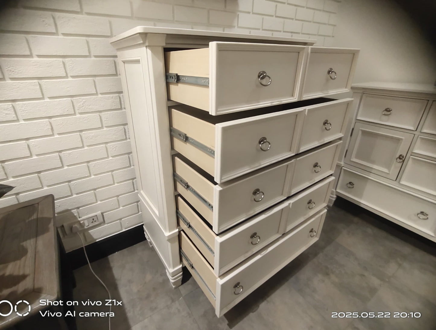 B672-46 - CHEST OF DRAWERS - BH