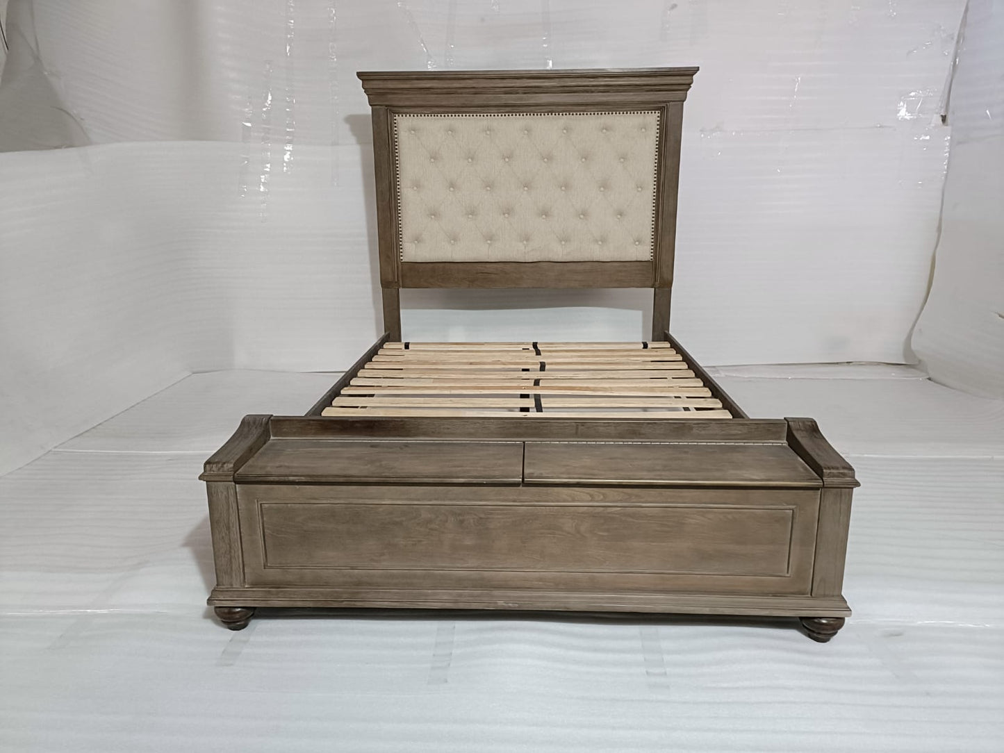 B776-54S+157+97W1 - QUEEN PANEL BED - BLR WH