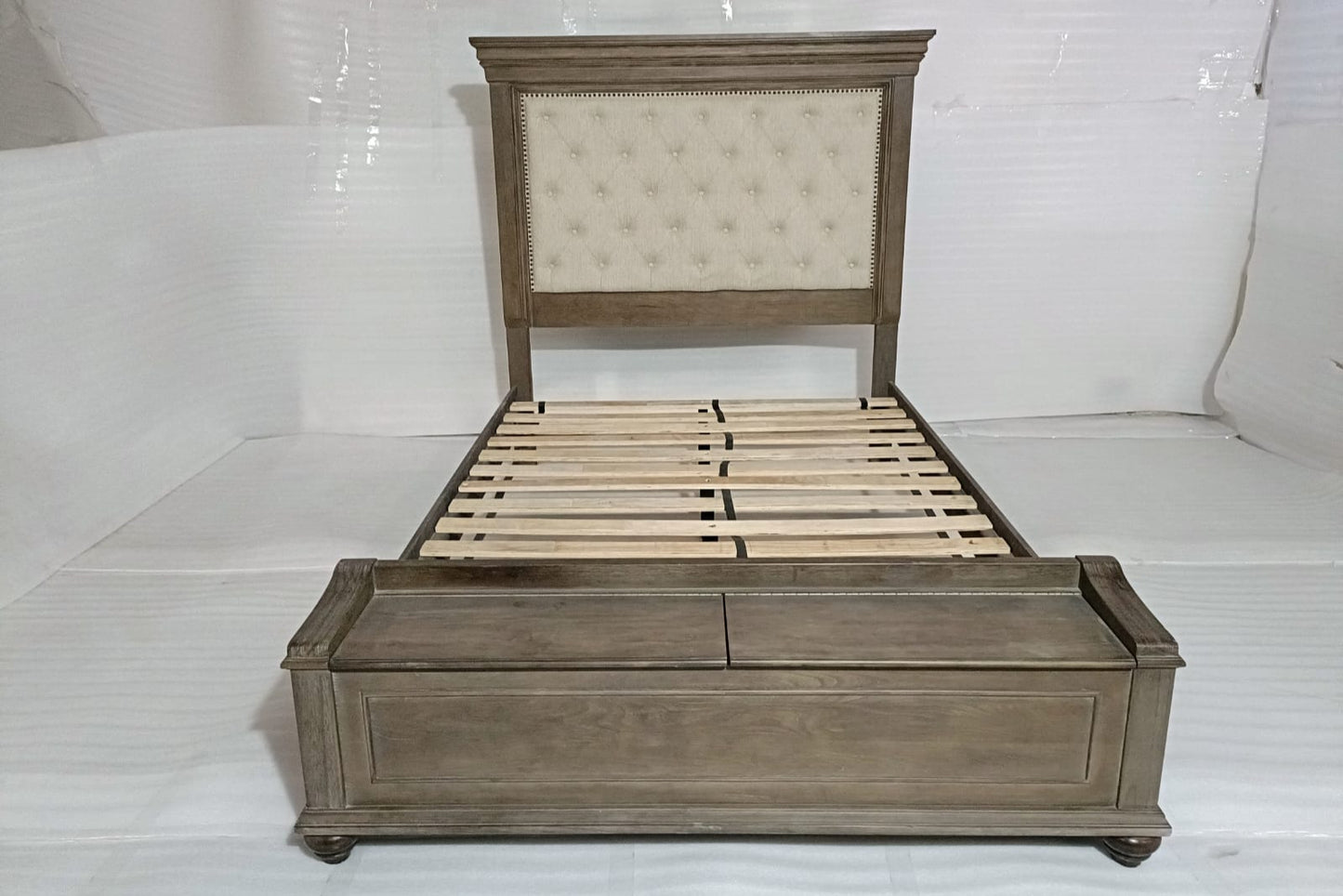 B776-54S+157+97W1 - QUEEN PANEL BED - BLR WH