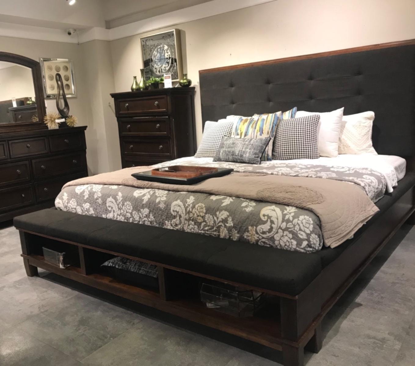 B594-56+58+97+197 - CAL KING BED - MUM WH