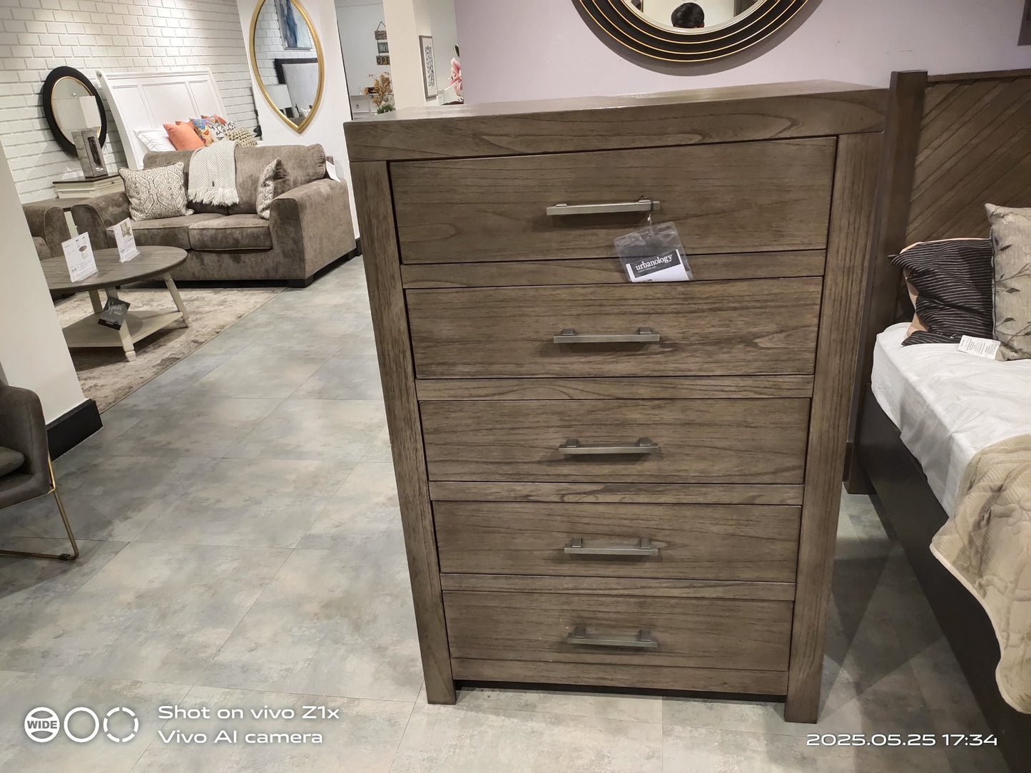 B537-46 - CHEST OF DRAWER - BH