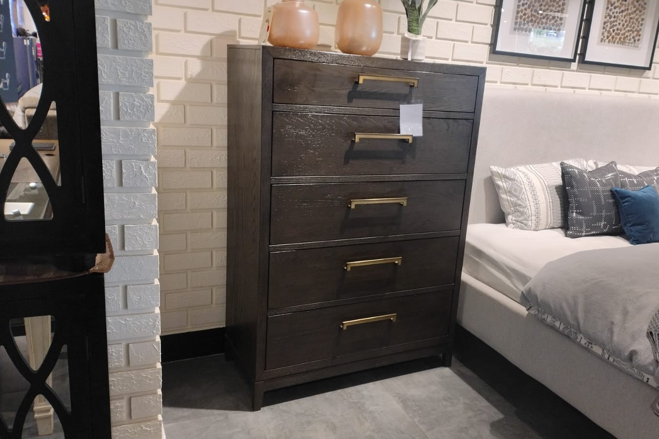 B984-46 - CHEST OF DRAWER - GB