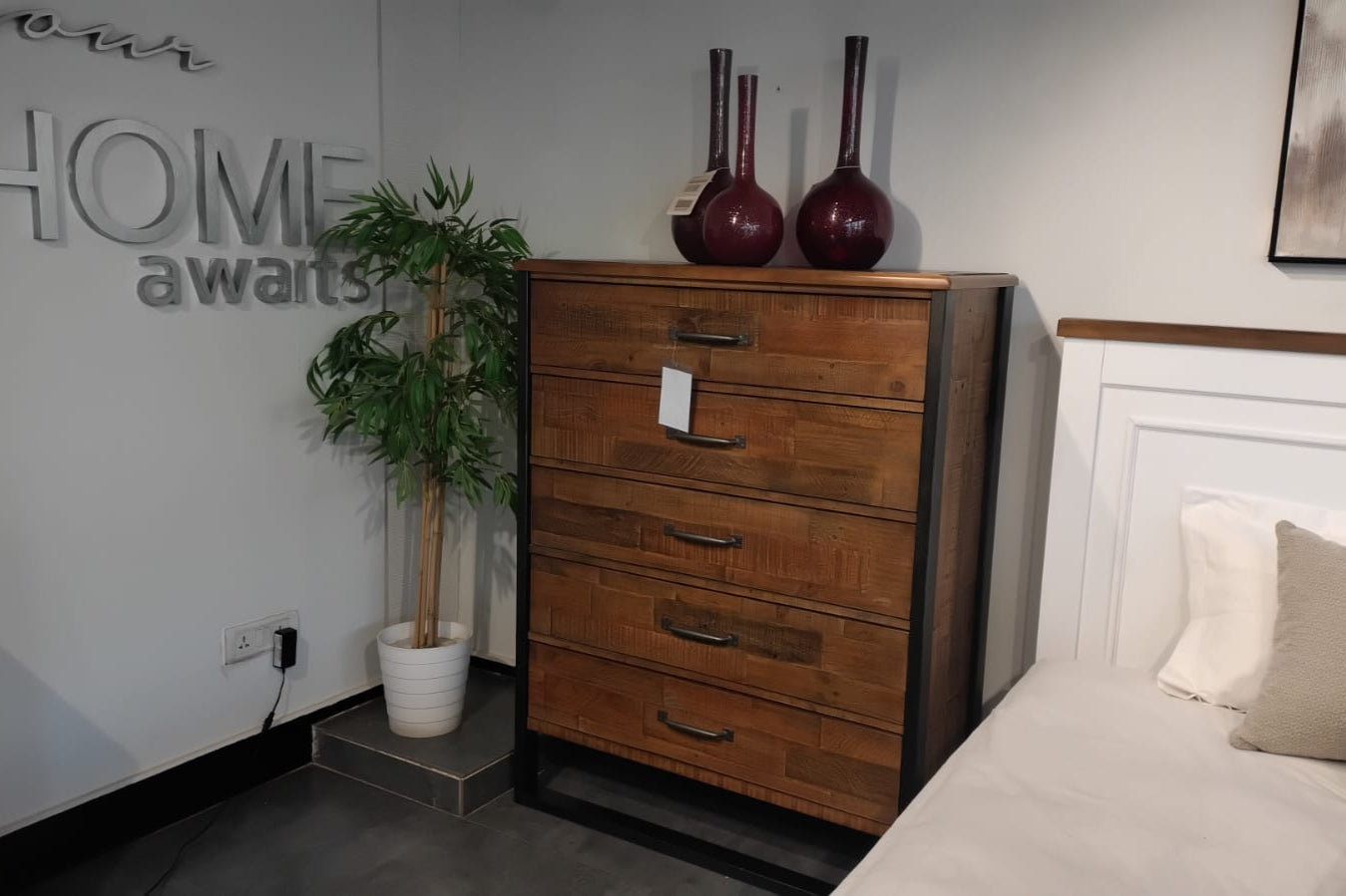 B775-46 - CHEST OF DRAWER - GB