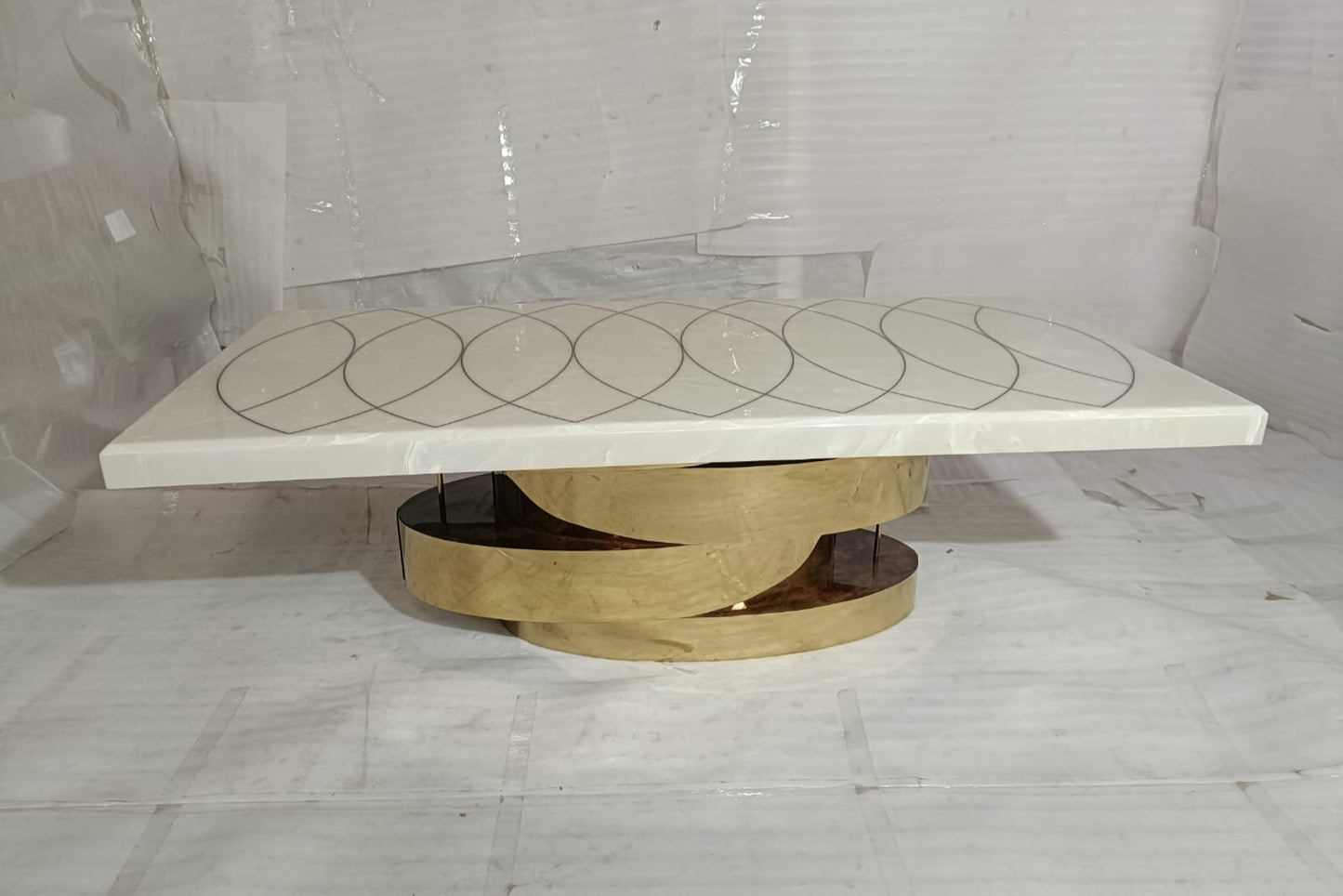 ZENDY CARLO - DINING TABLE - OUTLET