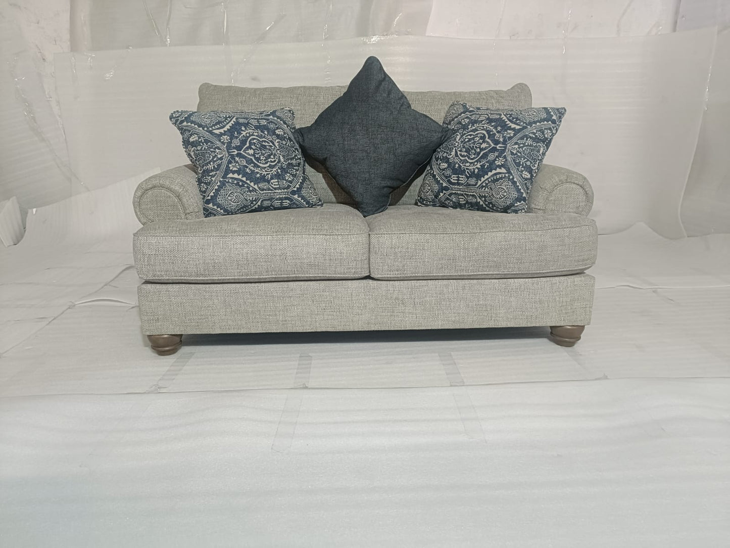 2230235(2) - 2 SEATER - BLR WH