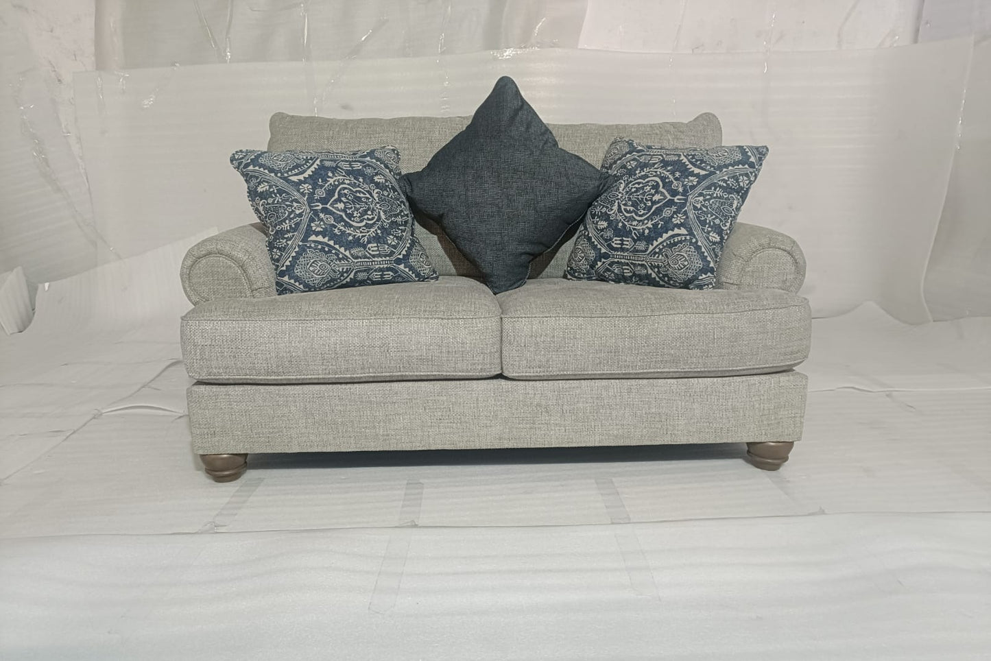 2230235(2) - 2 SEATER - BLR WH