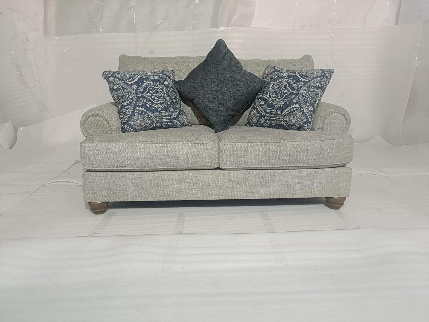 2230235(2) - 2 SEATER - BLR WH