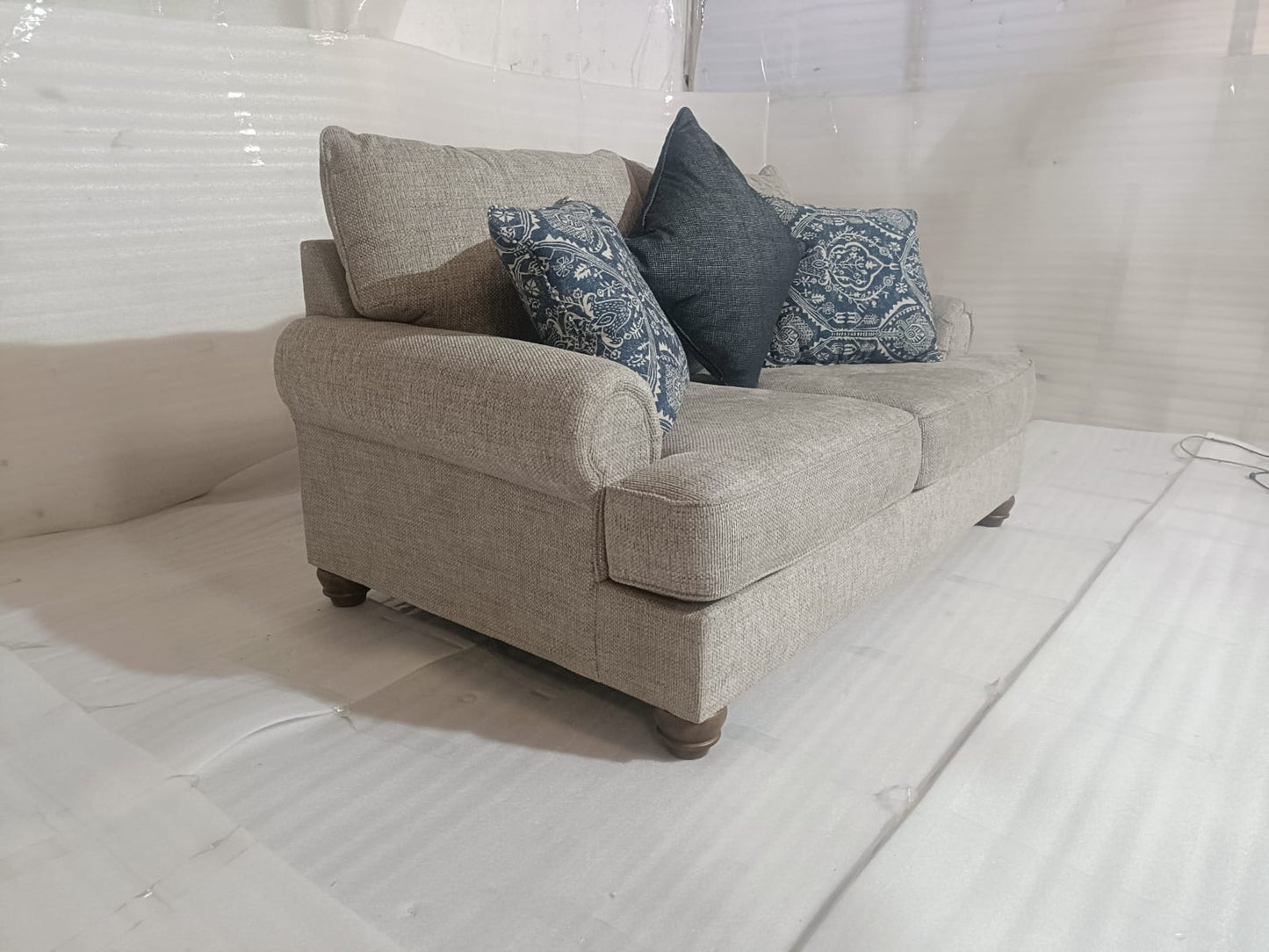 2230235(2) - 2 SEATER - BLR WH