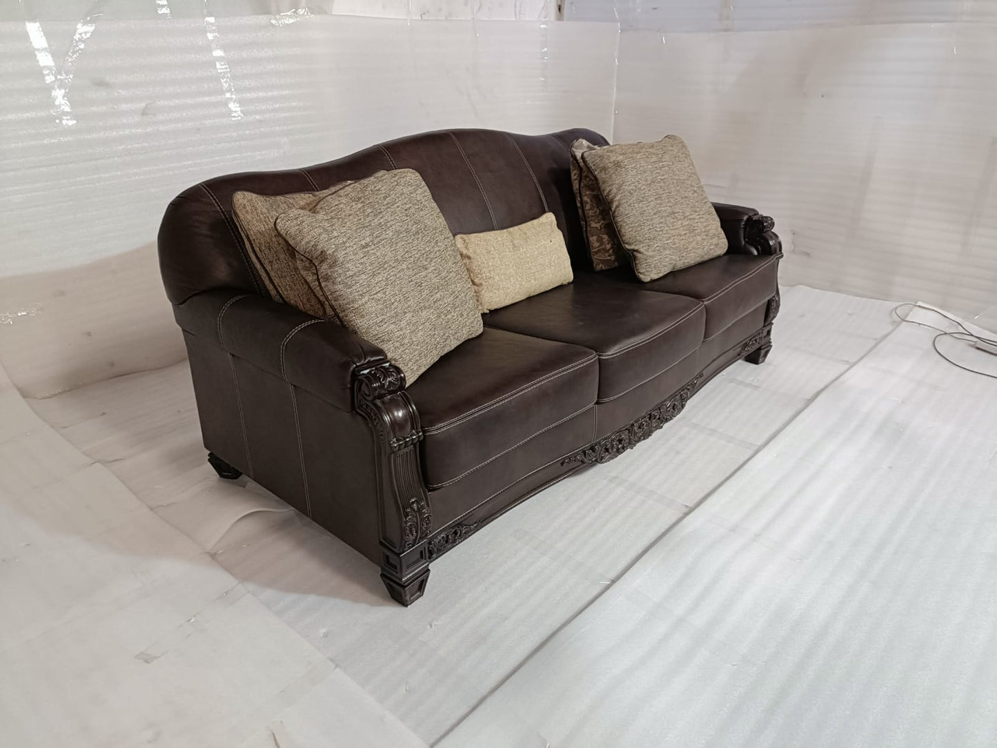 3250138 - 3 SEATER - BLR WH