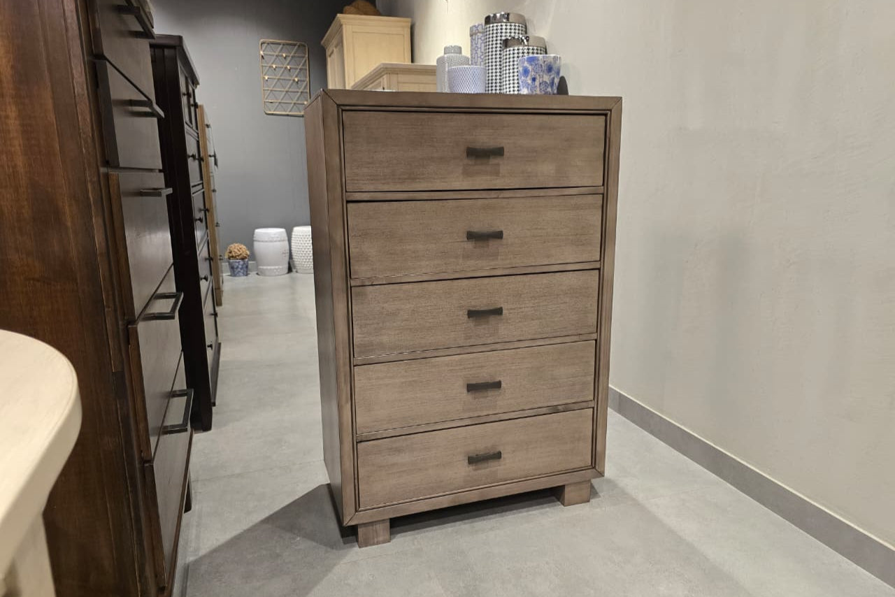 B552-46 - CHEST OF DRAWER - OUTLET