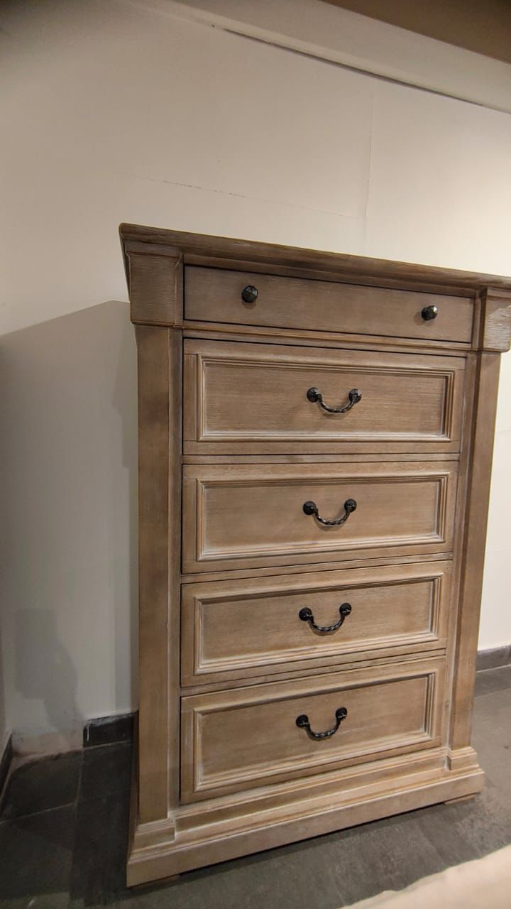 B799-46 - CHEST OF DRAWERS - WFD