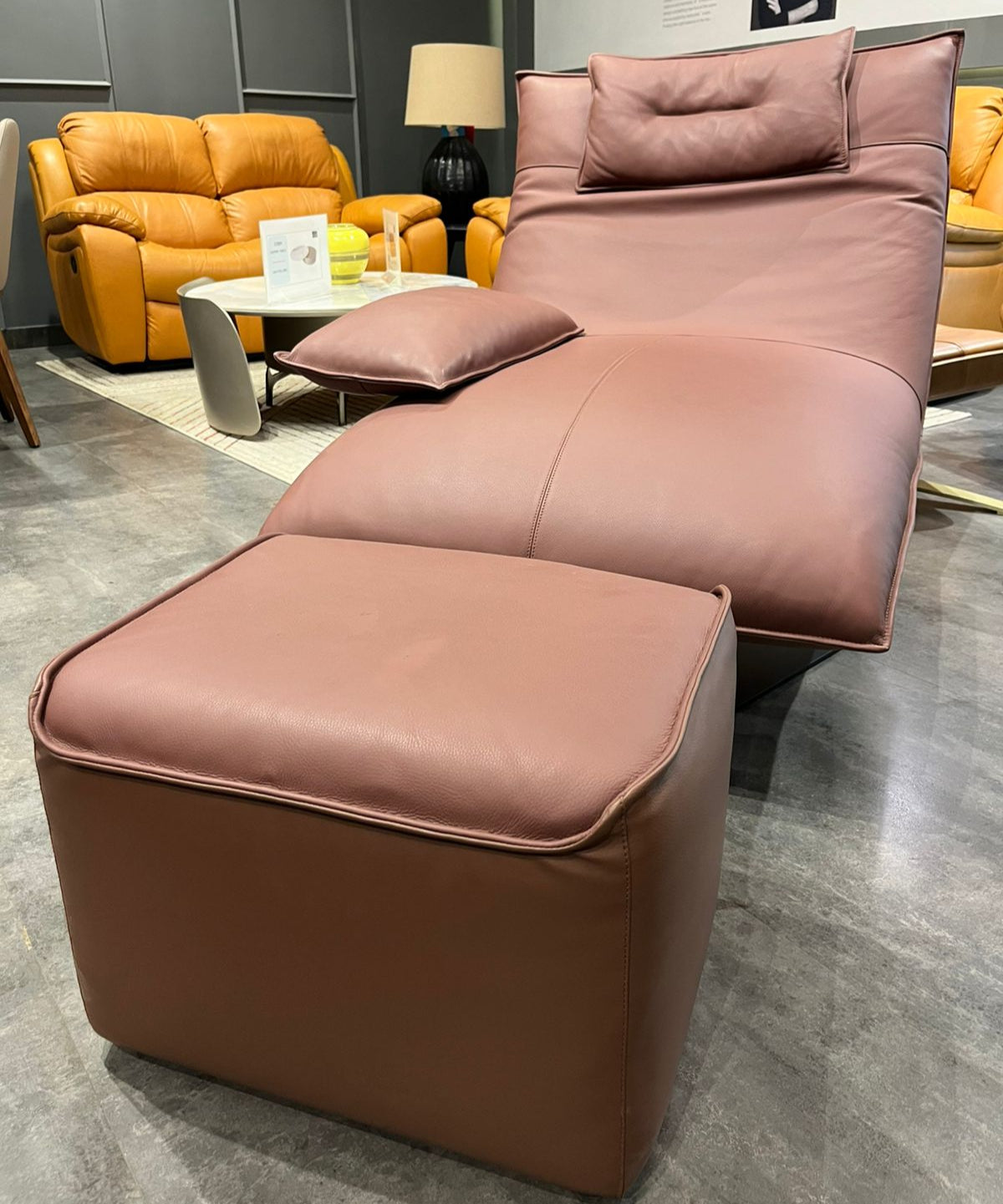 X-338W - CHAIR+OTTOMAN - MDP