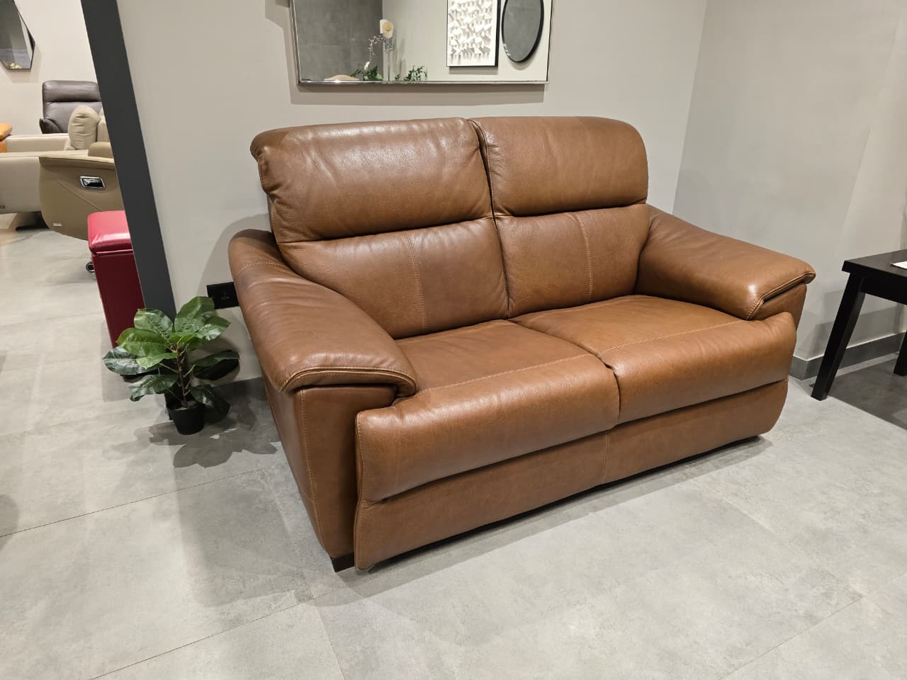 C063 - 2 SEATER - OUTLET