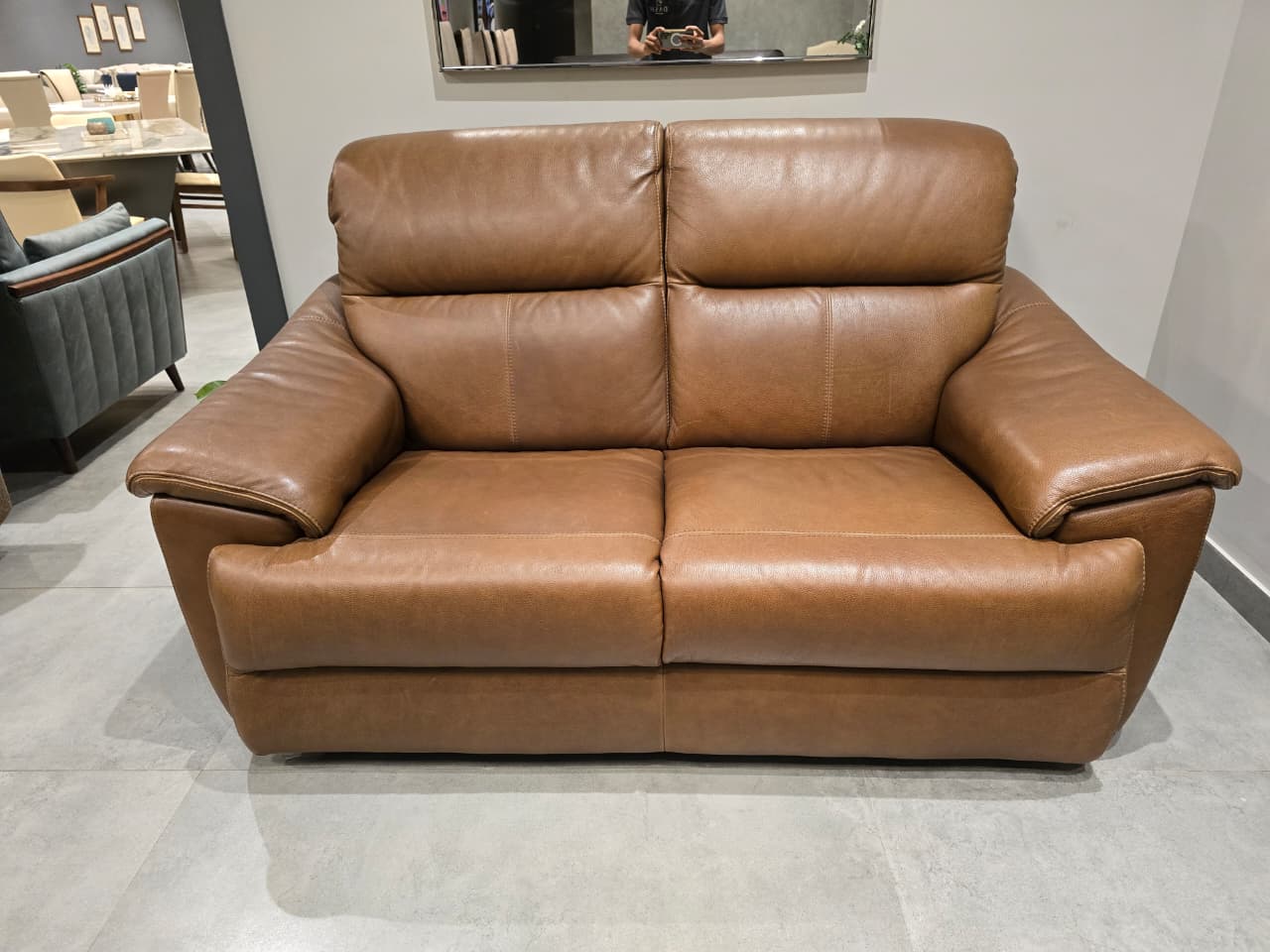 C063 - 2 SEATER - OUTLET