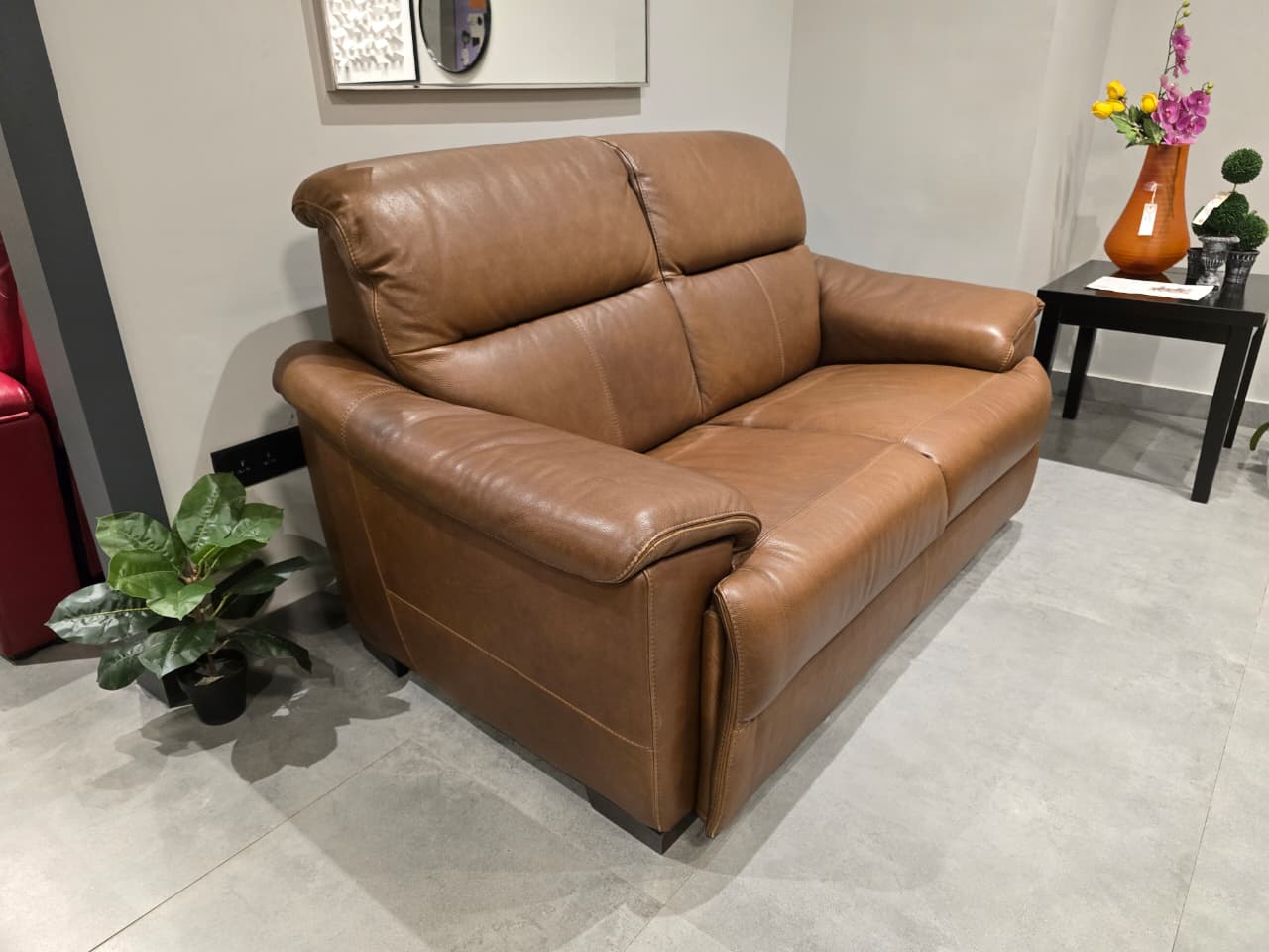 C063 - 2 SEATER - OUTLET