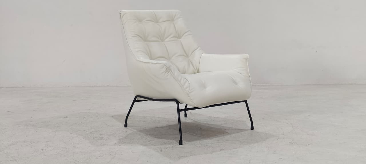 A1118(1) - ACCENT CHAIR - BLR WH