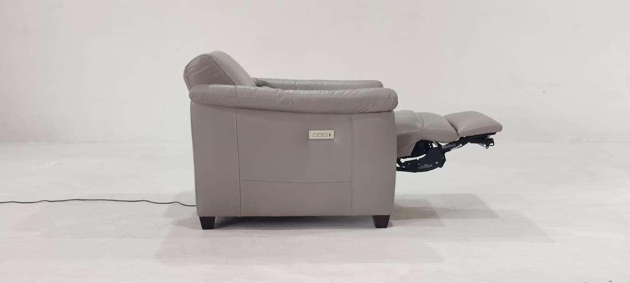 C068-N54-A0BK(2) - ARM CHAIR - BLR WH