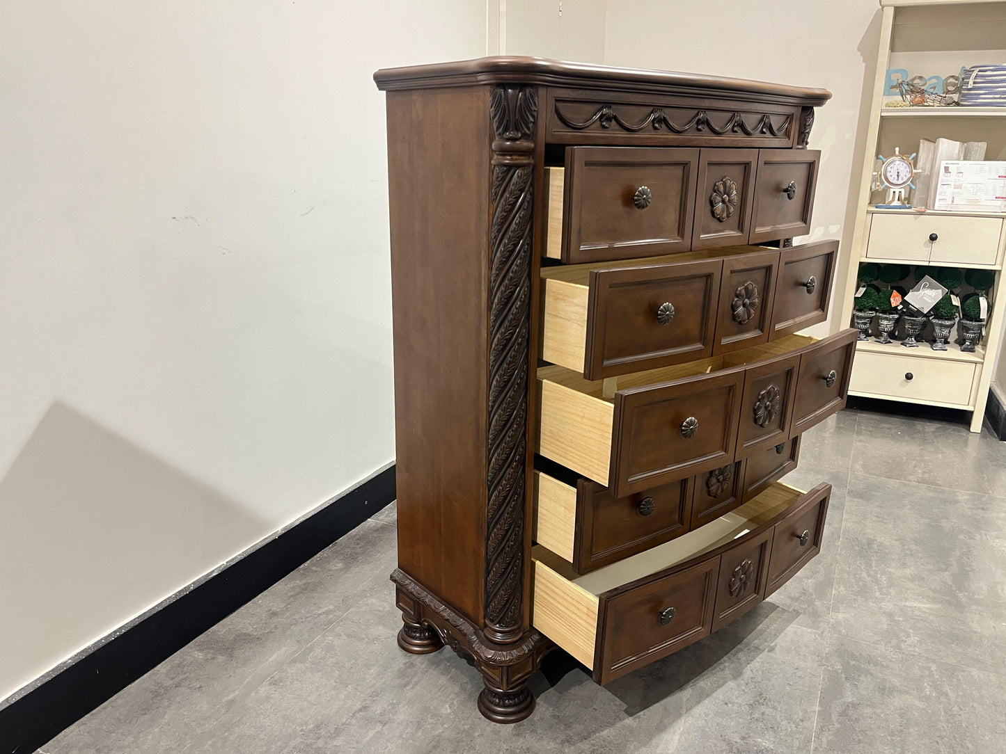 B553-46 - CHEST OF DRAWERS - NAR