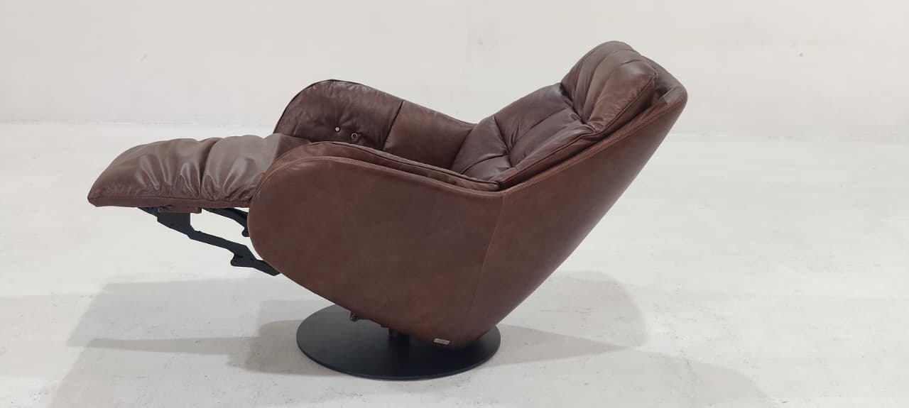 C244-F45-14 - ARM CHAIR - BLR WH