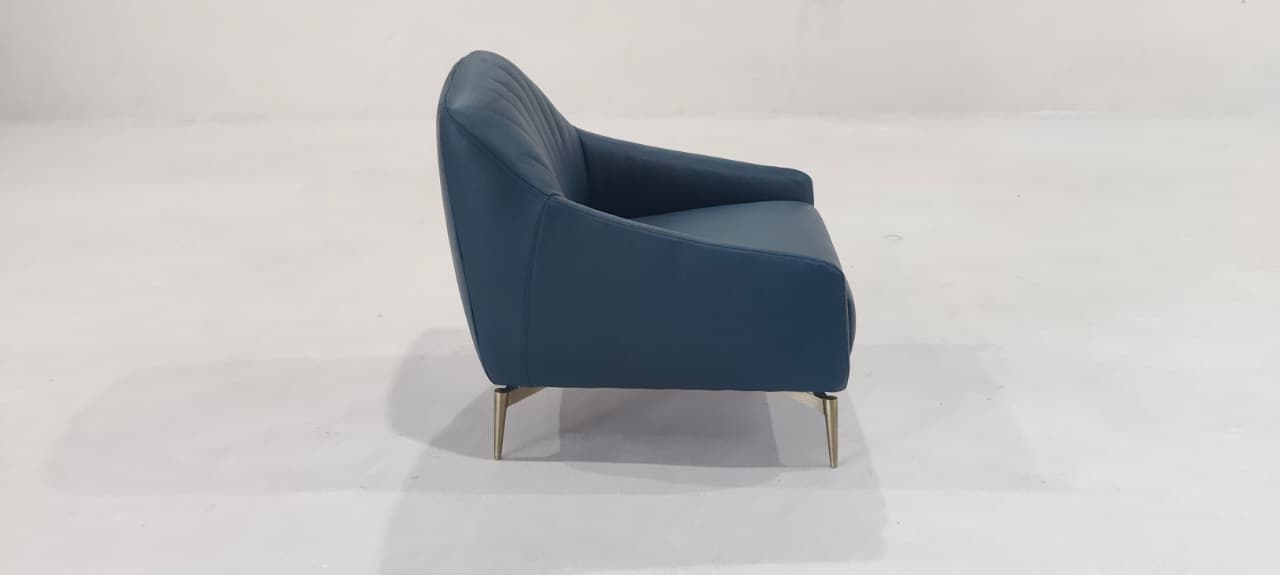C014-233-14 - ARM CHAIR - BLR WH