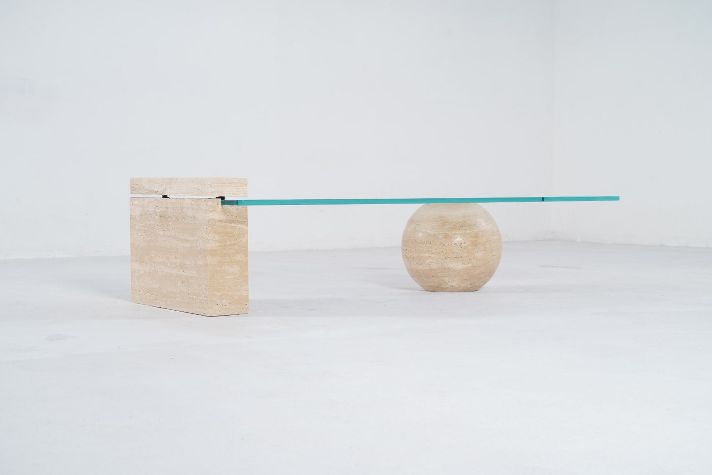 LC-167(1) - COFFEE TABLE - OUTLET
