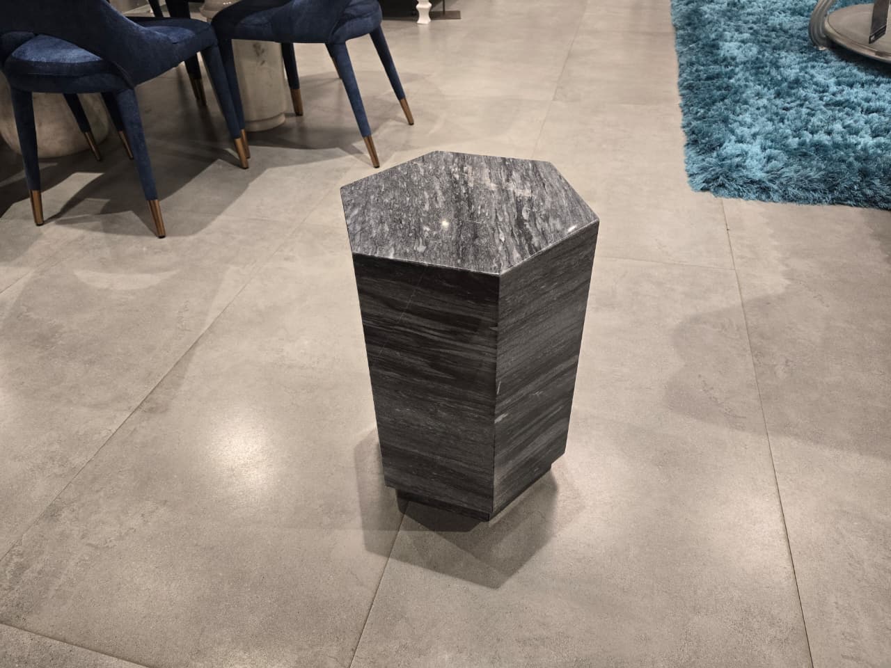 BBJ030 - SIDE TABLE - OUTLET