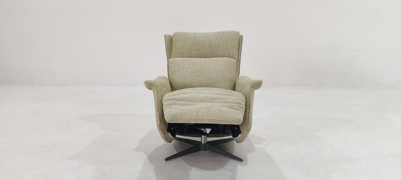 C243-F44-78 - ARM CHAIR - BLR WH