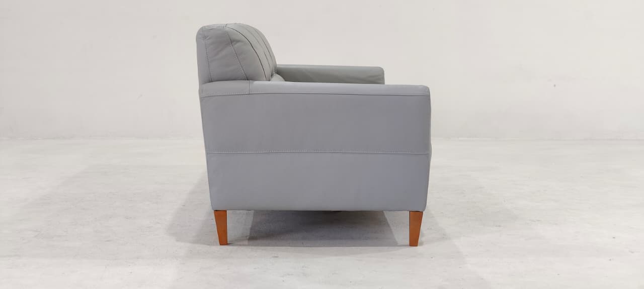 C131-064-A0D3(1) - 3 SEATER - BLR WH