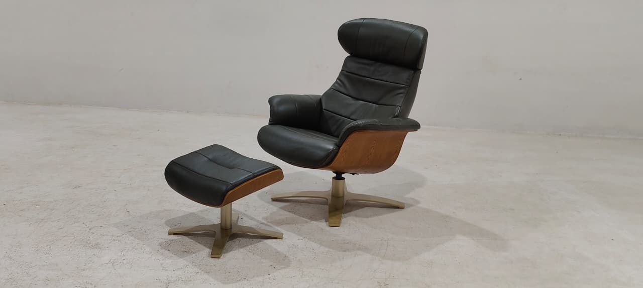A928(3) - CHAIR+OTTOMAN - BLR WH