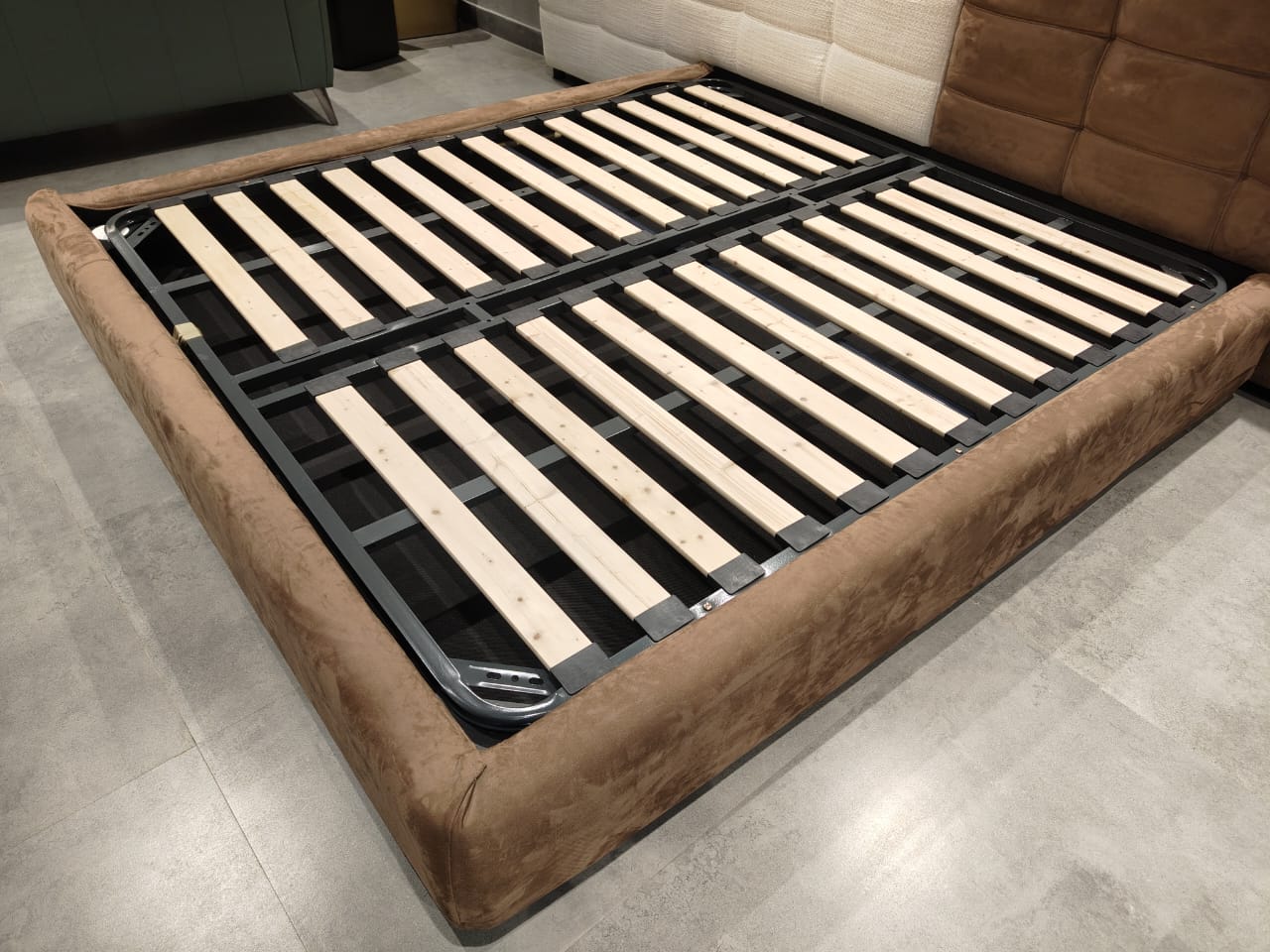 A2047 - KING STORAGE BED - IND