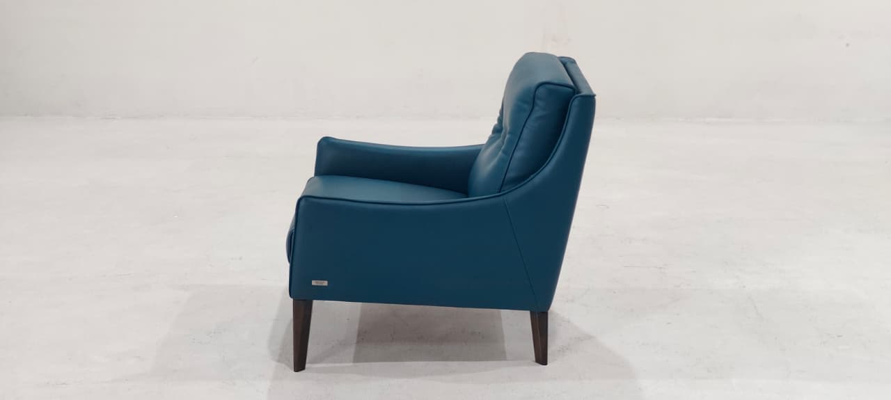 C011-003-24(4) - ARM CHAIR - BLR WH