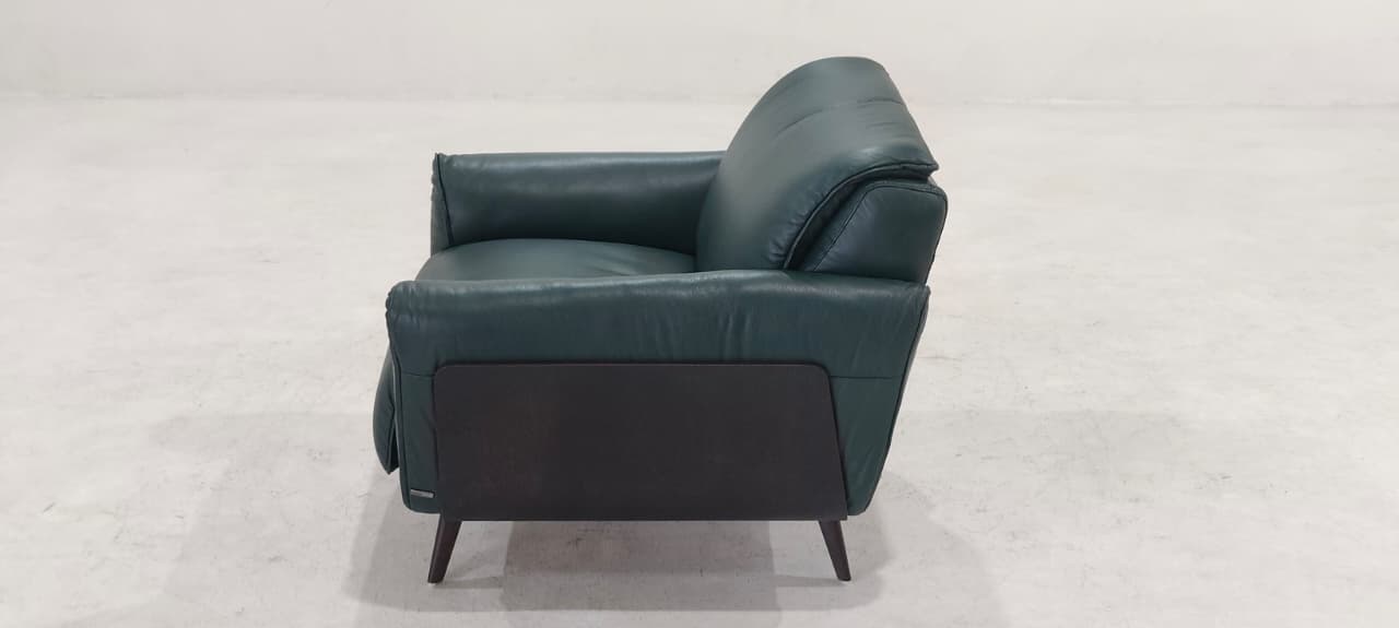 B993-233-24 - ARM CHAIR - BLR WH