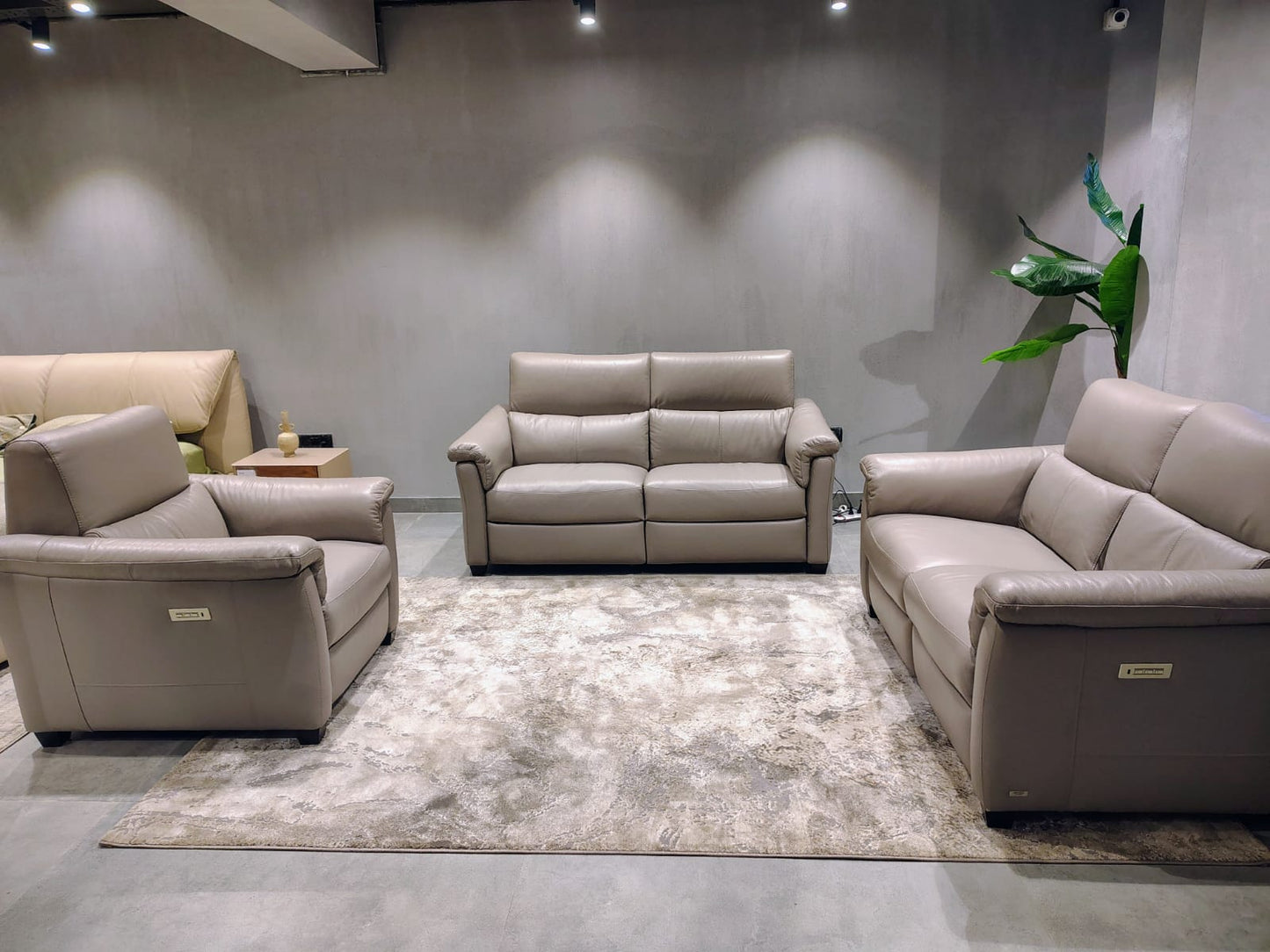C068-A0BK - 3+2+1 SEATER RECLINER(ELECTRIC) - IND