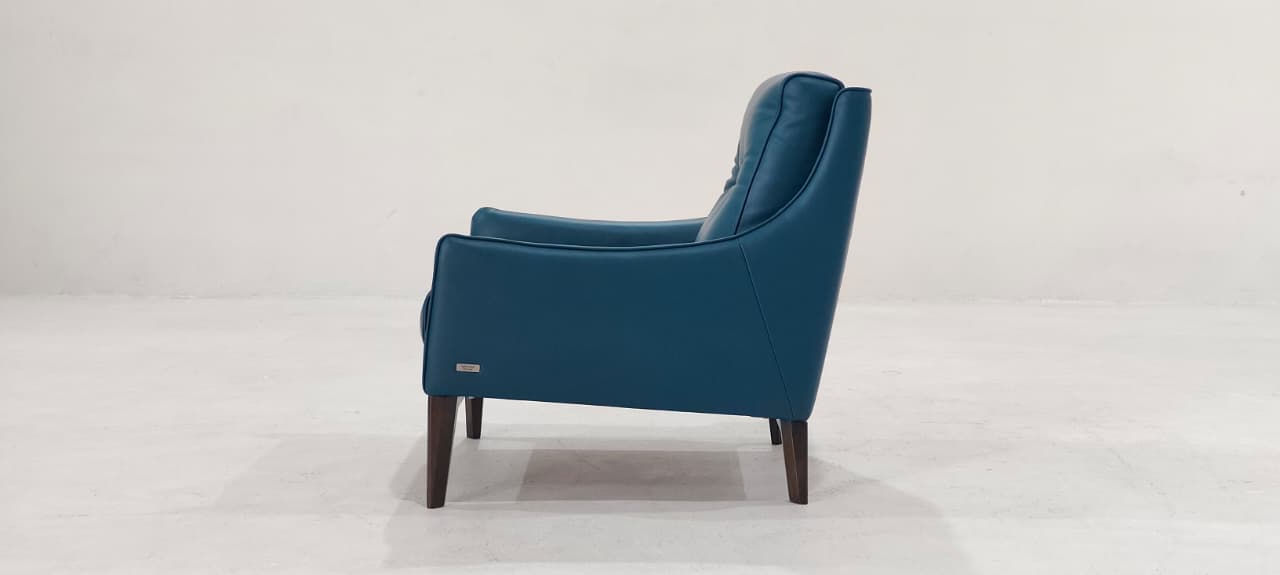 C011-003-24(4) - ARM CHAIR - BLR WH