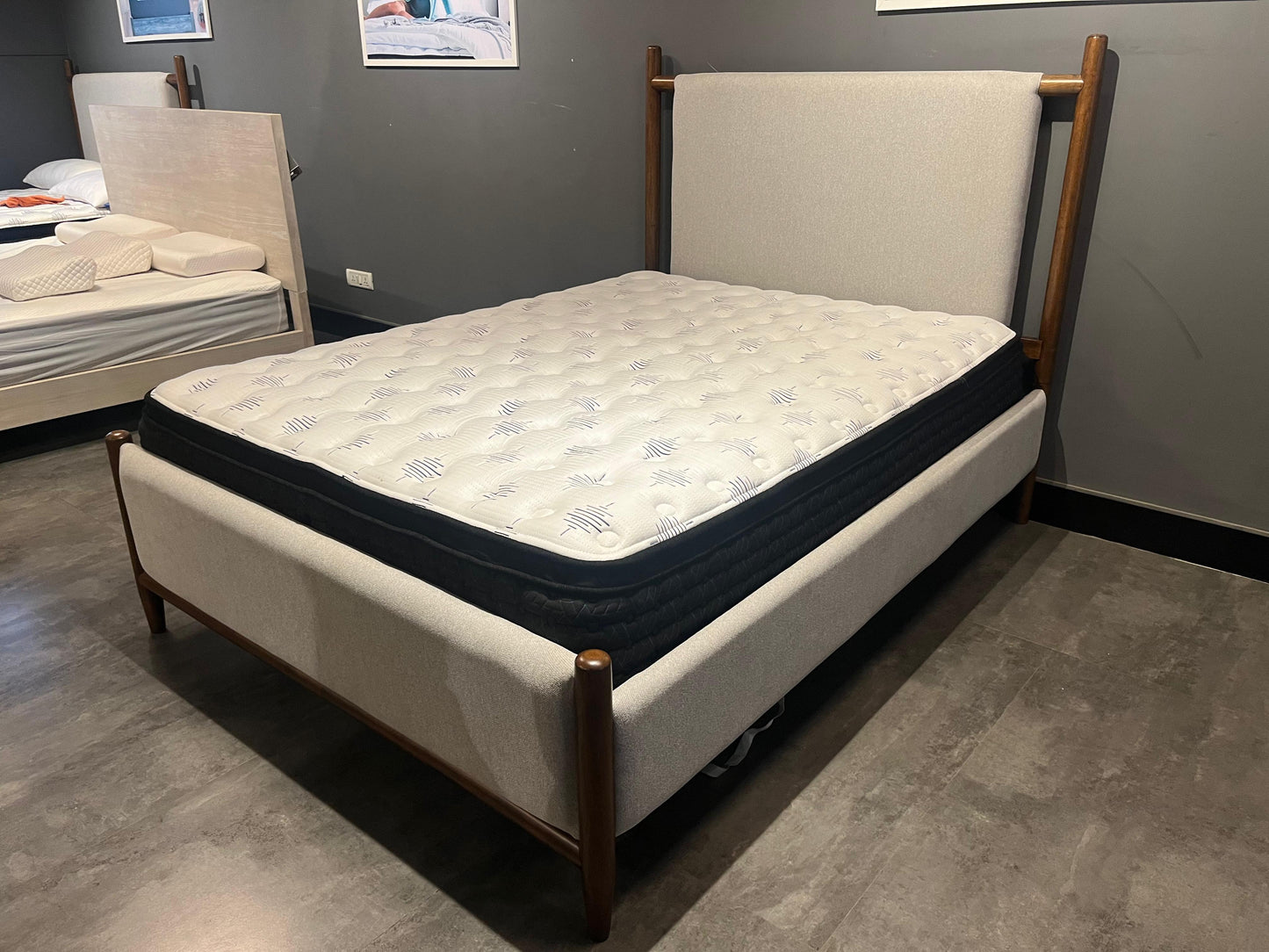 B615-81W1+97W1(2) - QUEEN PANEL BED - NAR