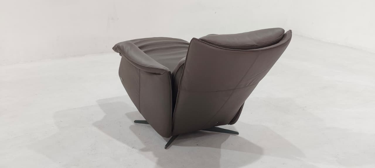 C243-F44-10 - ARM CHAIR - BLR WH