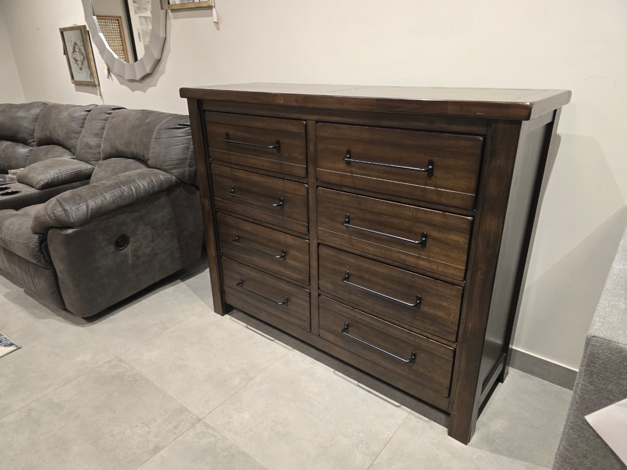 B633-31 - DRESSER - OUTLET