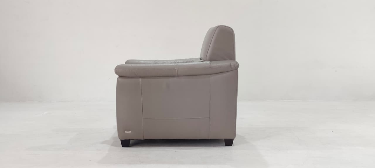 C068-N54-A0BK(2) - ARM CHAIR - BLR WH