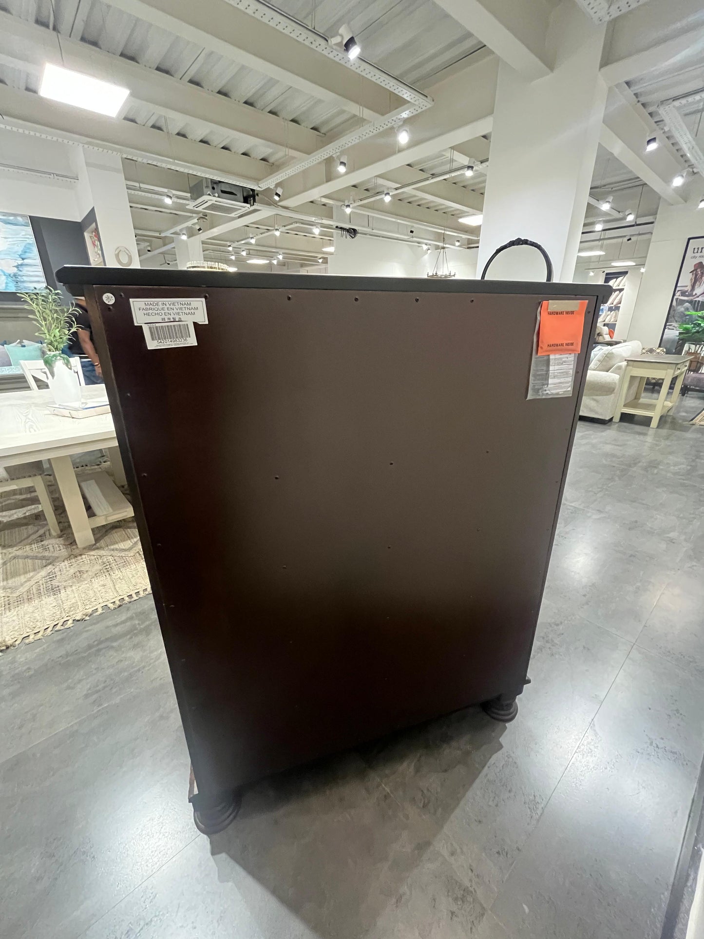 B553-46 - CHEST OF DRAWERS - NAR